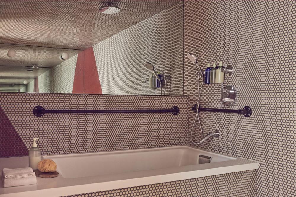 Ace Suite interior